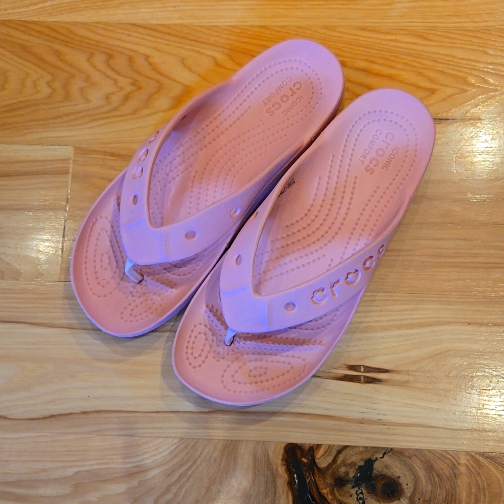 Womens Iconic Comfort Croc sandals size 8